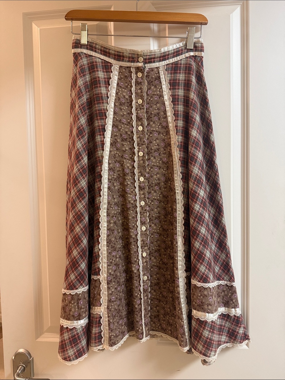 Vintage Button-Front Plaid & Floral Midi Skirt in Brown and Red